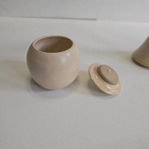 Dana Turpin Signed Pottery Three Piece Set Creamer, Sugar Bowl, Vase Tan Peach - Picture 4 of 10